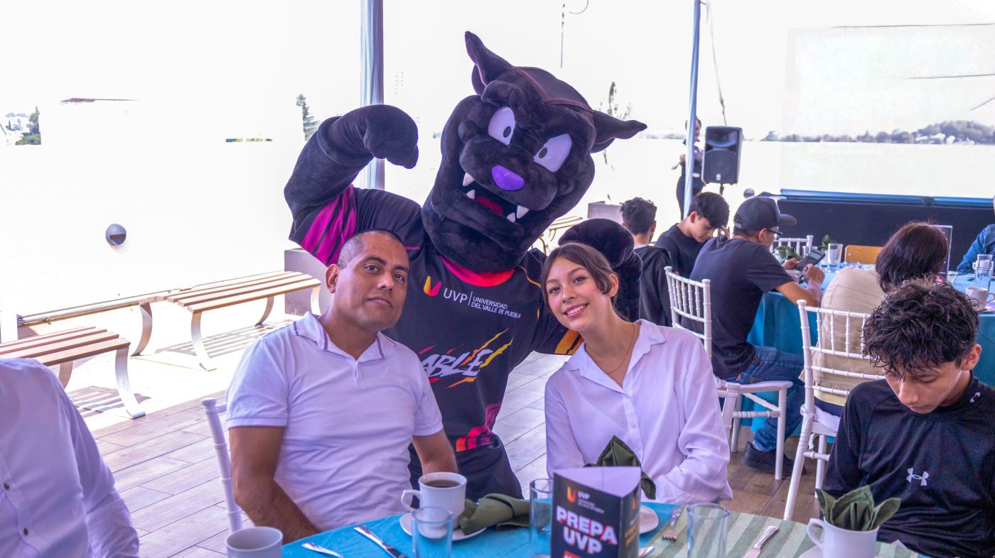 Alumno de Prepa UVP compartiendo su experiencia